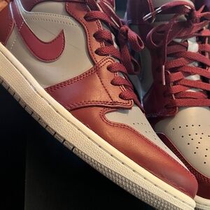 Air Jordan 1 MID
